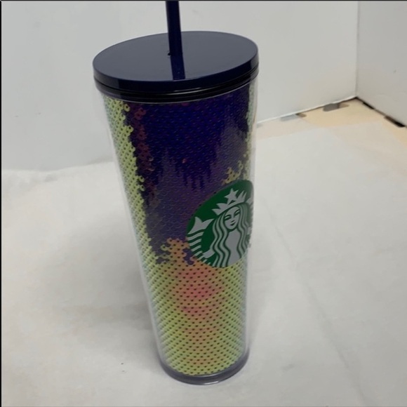 Starbucks Holiday 2020 delightfully Iridescent - Picture 4 of 9